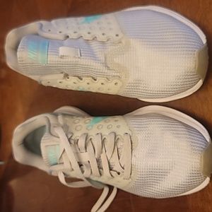 Nike running sneakers womans size 6 Grey and teal